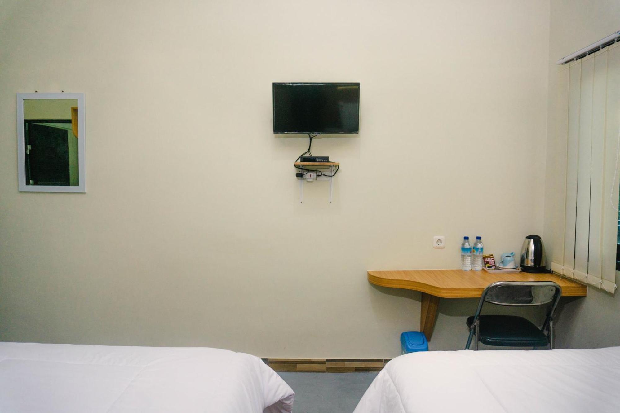 Grand Khalifah Guesthouse Sumbawa Esterno foto
