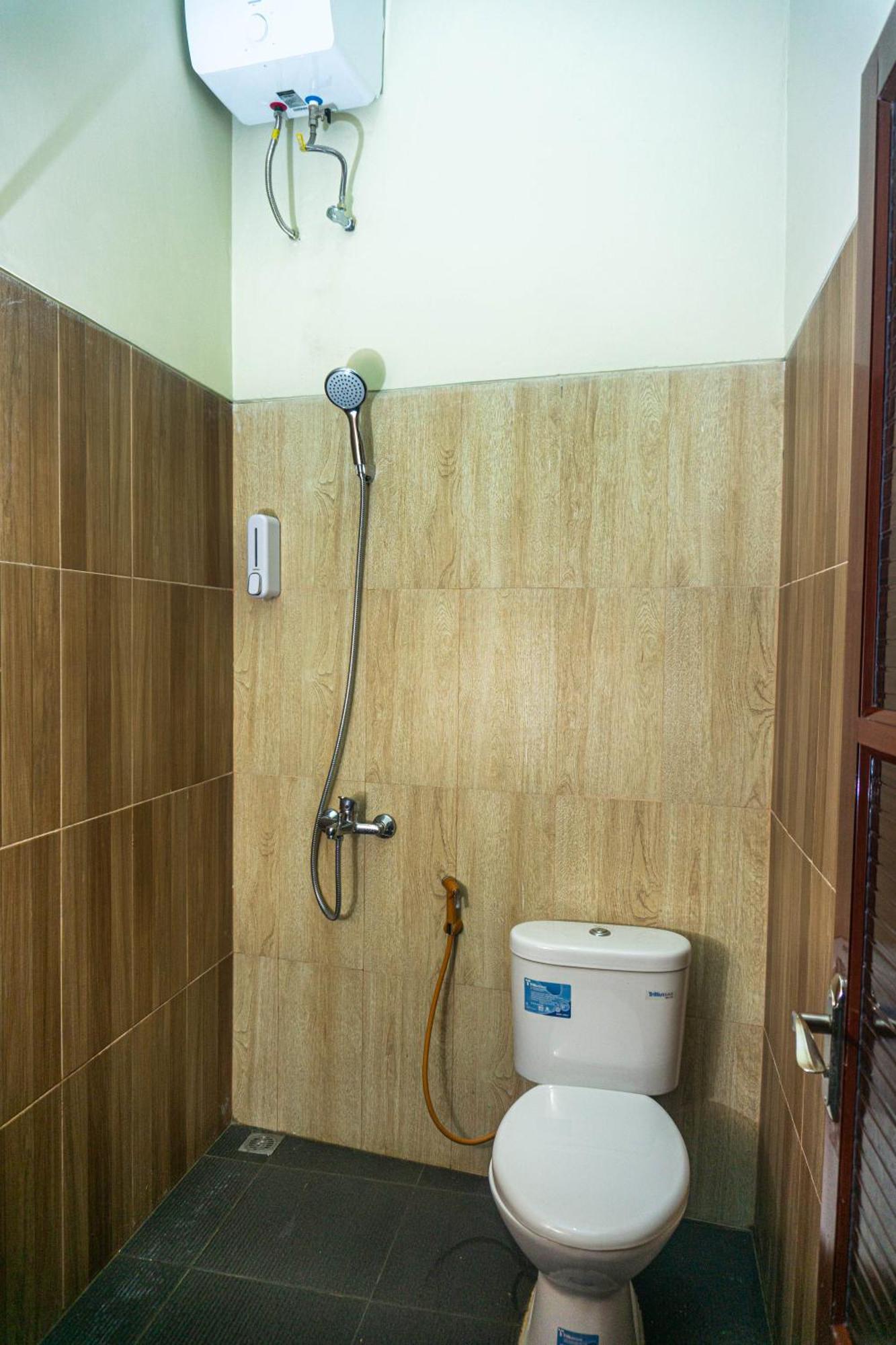 Grand Khalifah Guesthouse Sumbawa Esterno foto