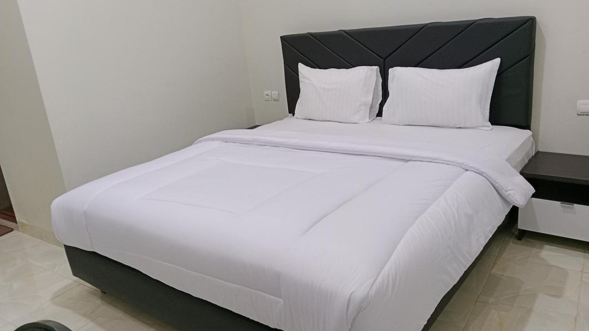 Grand Khalifah Guesthouse Sumbawa Esterno foto