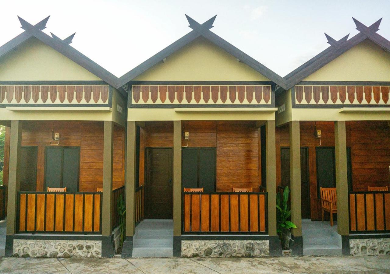 Grand Khalifah Guesthouse Sumbawa Esterno foto