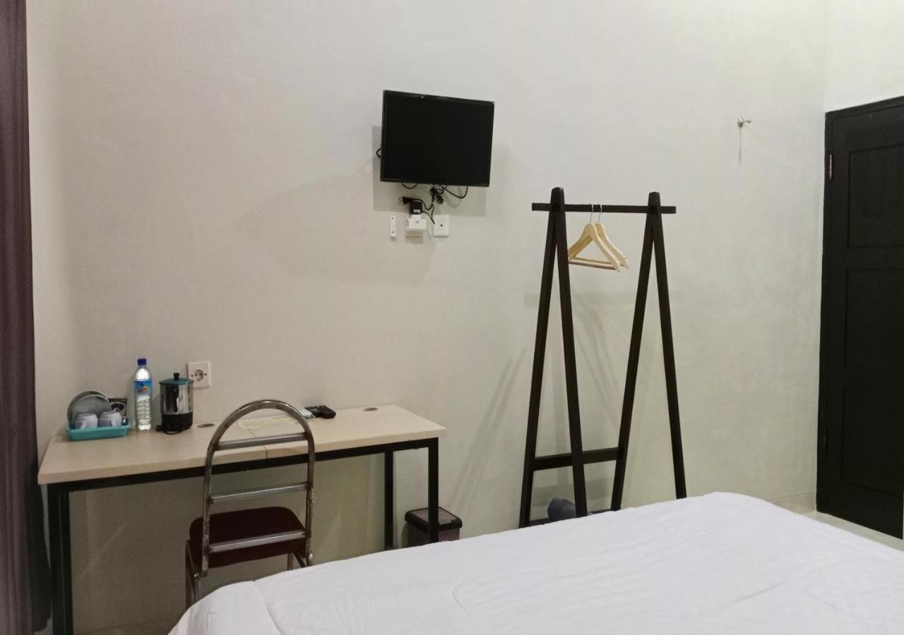 Grand Khalifah Guesthouse Sumbawa Esterno foto