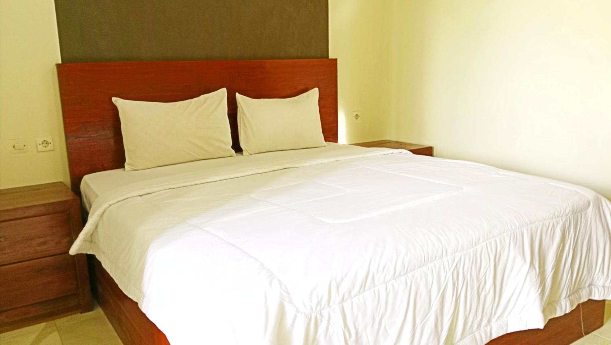 Grand Khalifah Guesthouse Sumbawa Esterno foto
