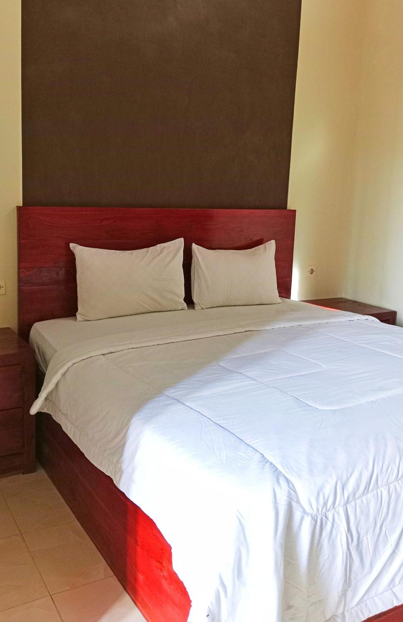 Grand Khalifah Guesthouse Sumbawa Esterno foto
