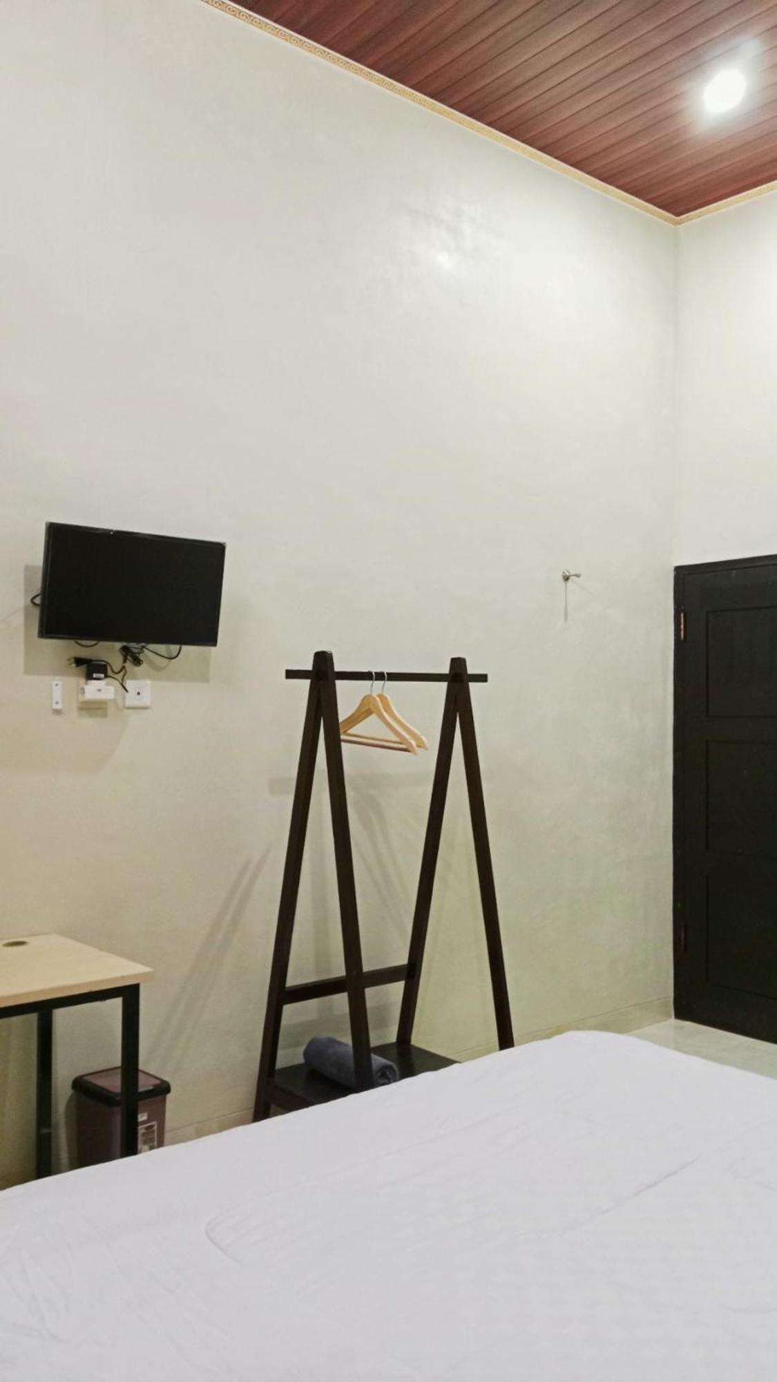 Grand Khalifah Guesthouse Sumbawa Esterno foto