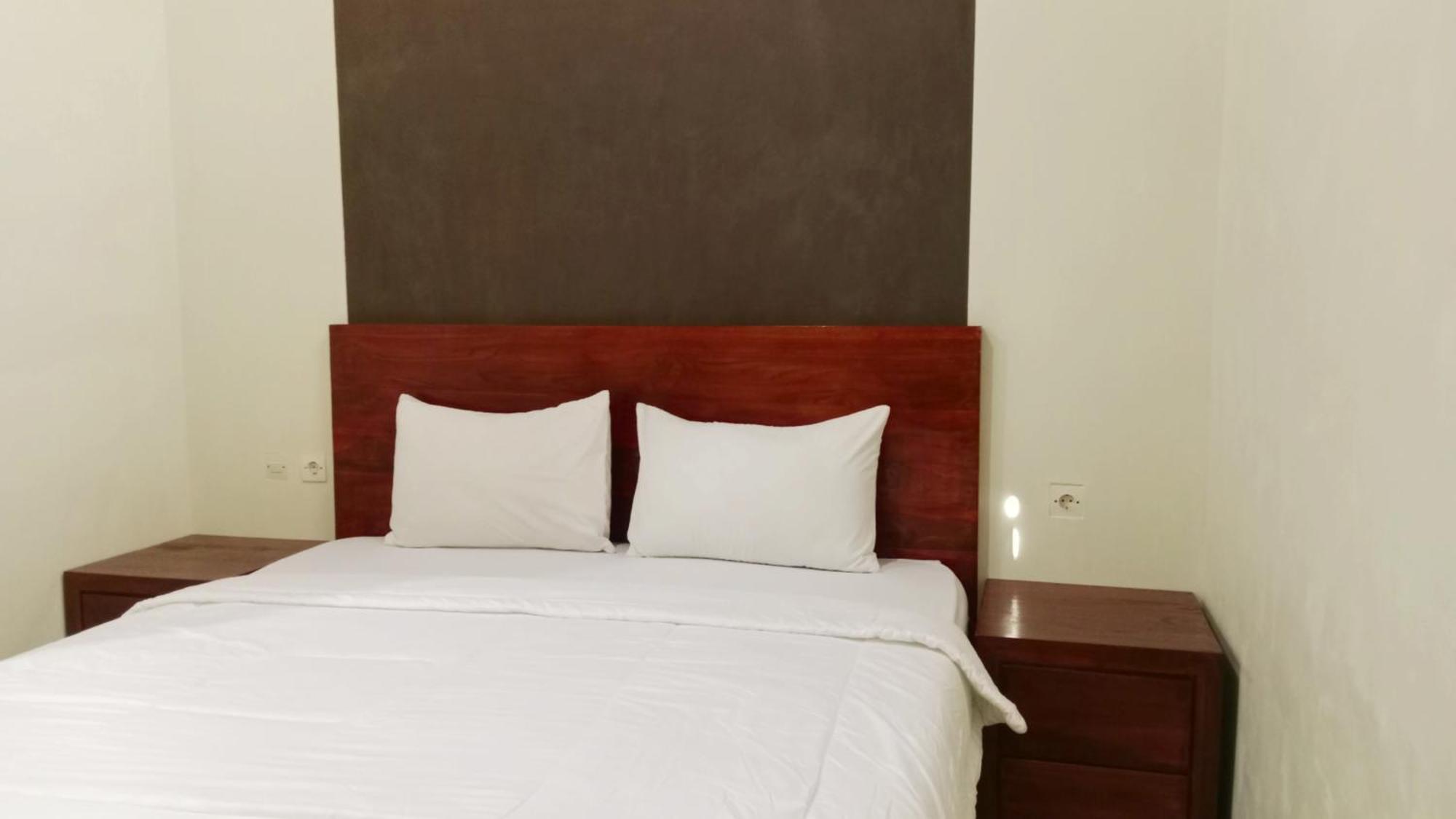 Grand Khalifah Guesthouse Sumbawa Esterno foto